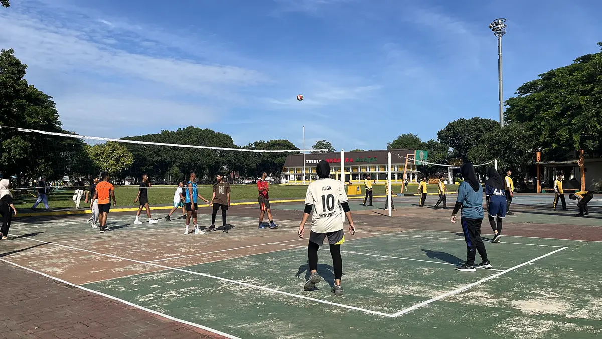 Lapangan olahraga multifungsi di Indonesia dengan permukaan keras