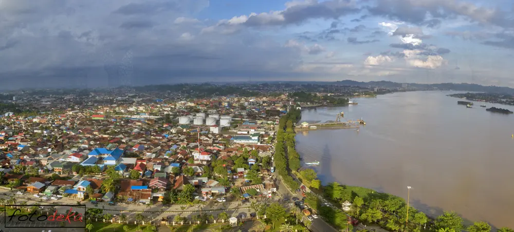 Panorama kota Samarinda dari menara Islamic Centre