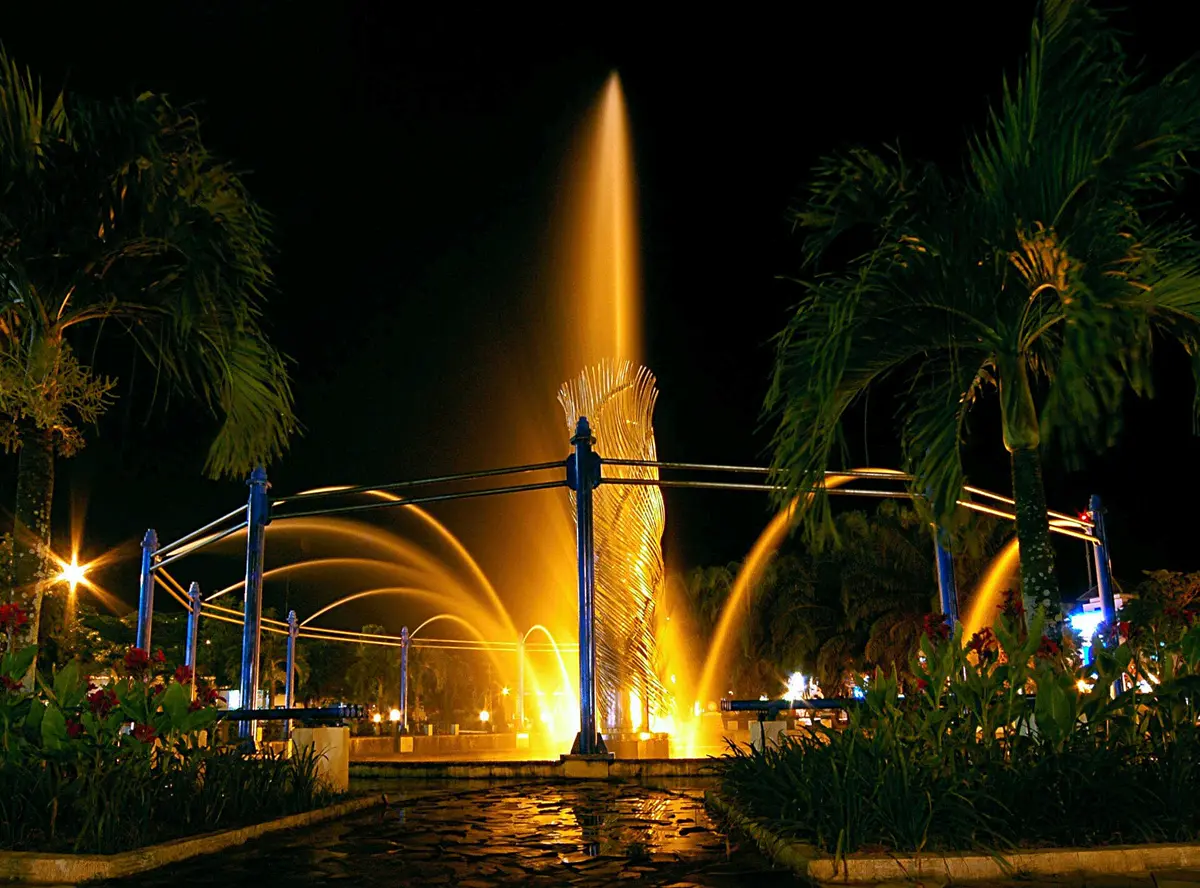 Pemandangan kota Balikpapan dari arah Taman Bekapai