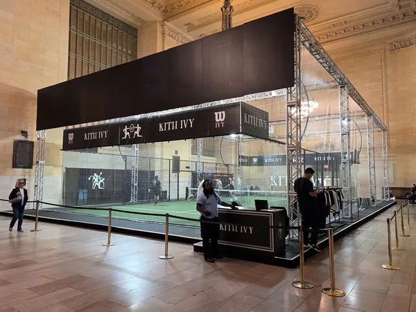 Referensi lapangan padel di Vanderbilt Hall